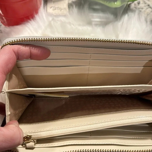 Kate Spade Metro Spade Silver Wallet NWT - Picture 3 of 6